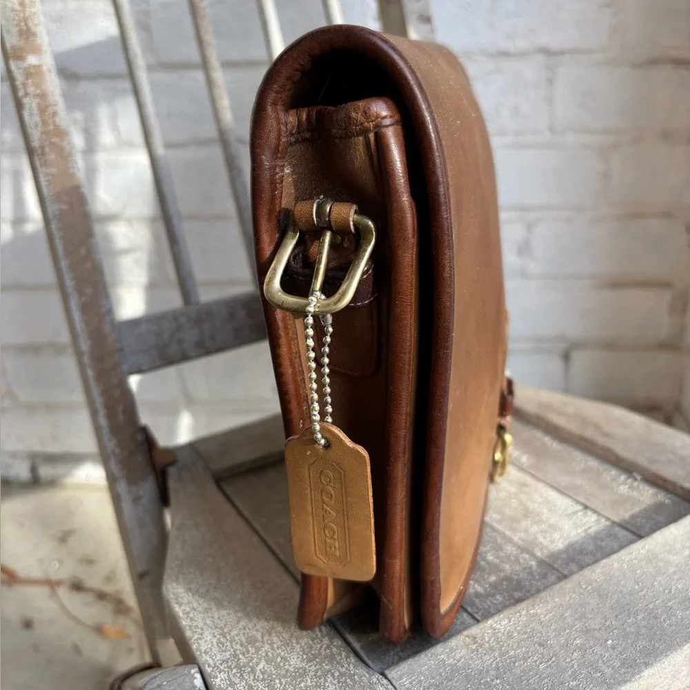 🌟Vintage 🌟COACH 70's TWO TONED Saddle/ buckle Courier Large